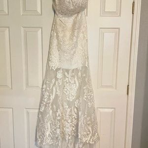 Beautiful mermaid style wedding/prom dress